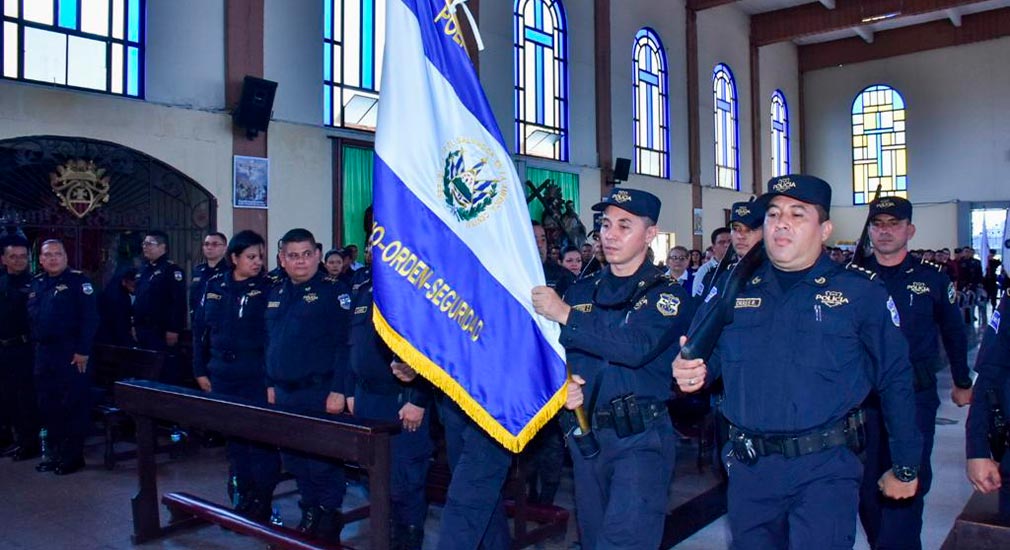 Policías celebran misa en honor a su patrono San Miguel Arcángel ...