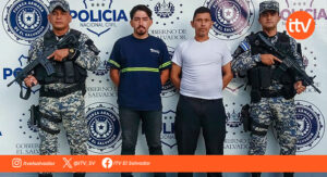 Capturan a dos hombres con piezas de motocicleta hurtada en Soyapango