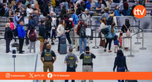 Trump ordenará pago inmediato a agentes aeroportuarios tras crisis por cierre parcial