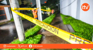 Evacúan condominio en la colonia Escalón tras colapso de muro
