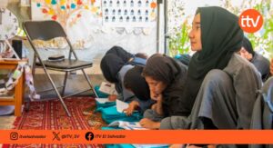 UNESCO alerta que millones de niñas afganas podrían quedar sin educación