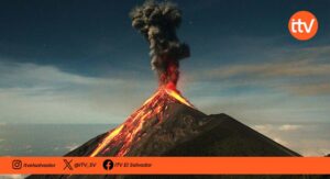 Guatemala evacúa comunidades ante aumento de actividad del volcán de Fuego