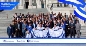 Empresarios y líderes se reúnen en el congreso para abogar por los salvadoreños con TPS