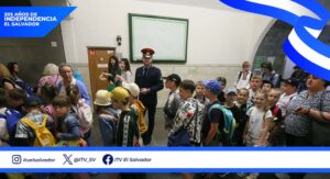 Millones de niños ucranianos vuelven a clases bajo la amenaza de la guerra