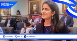 Militantes de Vamos piden levantar suspensión contra Claudia Ortiz