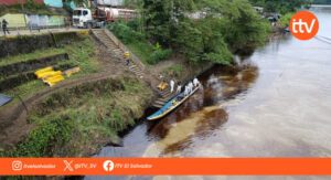 Derrame de petróleo contamina río en Ecuador y suspende suministro de agua