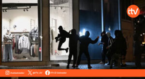 Francia impondrá toques de queda tras disturbios y saqueos masivos