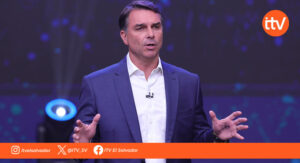Flávio Bolsonaro se proclama presidente electo de Brasil pese a derrota