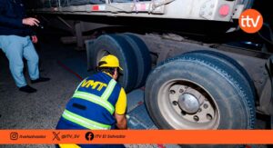 Retiran cinco vehículos de carga por fallas de seguridad