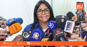Delcy Rodríguez cuestiona el regreso de Corina Machado a Venezuela