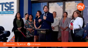 FMLN presenta ante el TSE sus candidaturas para diputados en el exterior